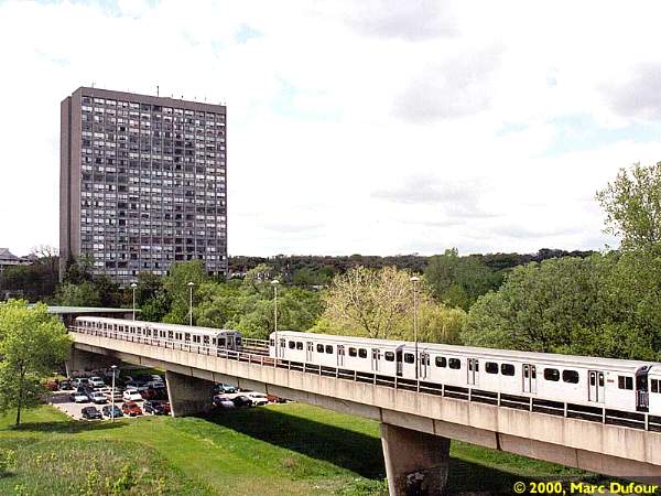 cnr_m_tor_subway'xxxx_old+mill+station_2000_mdufour_ttc224.jpg