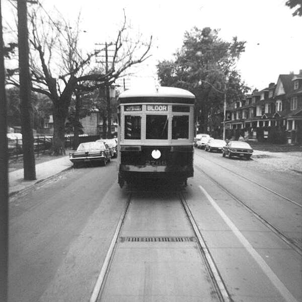 cnr_m_tor_witt'2766_howardpark+roncesvalles_rhill-br_ttc281.jpg