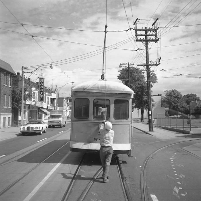 cnr_m_tor_work'grinder_broadview+danforth_rhill-br_ttc364.jpg
