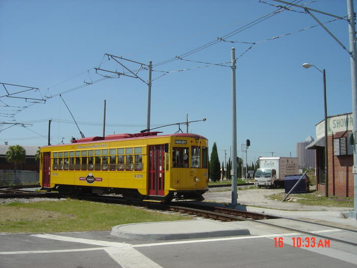 usr_m_tpastp_429_csx+crossing_20040416_bv_tampa126.jpg