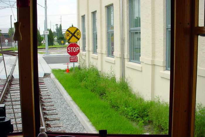 usr_m_tpastp_xxx_approaching+csx_20030420_lewshap_tampa104.jpg